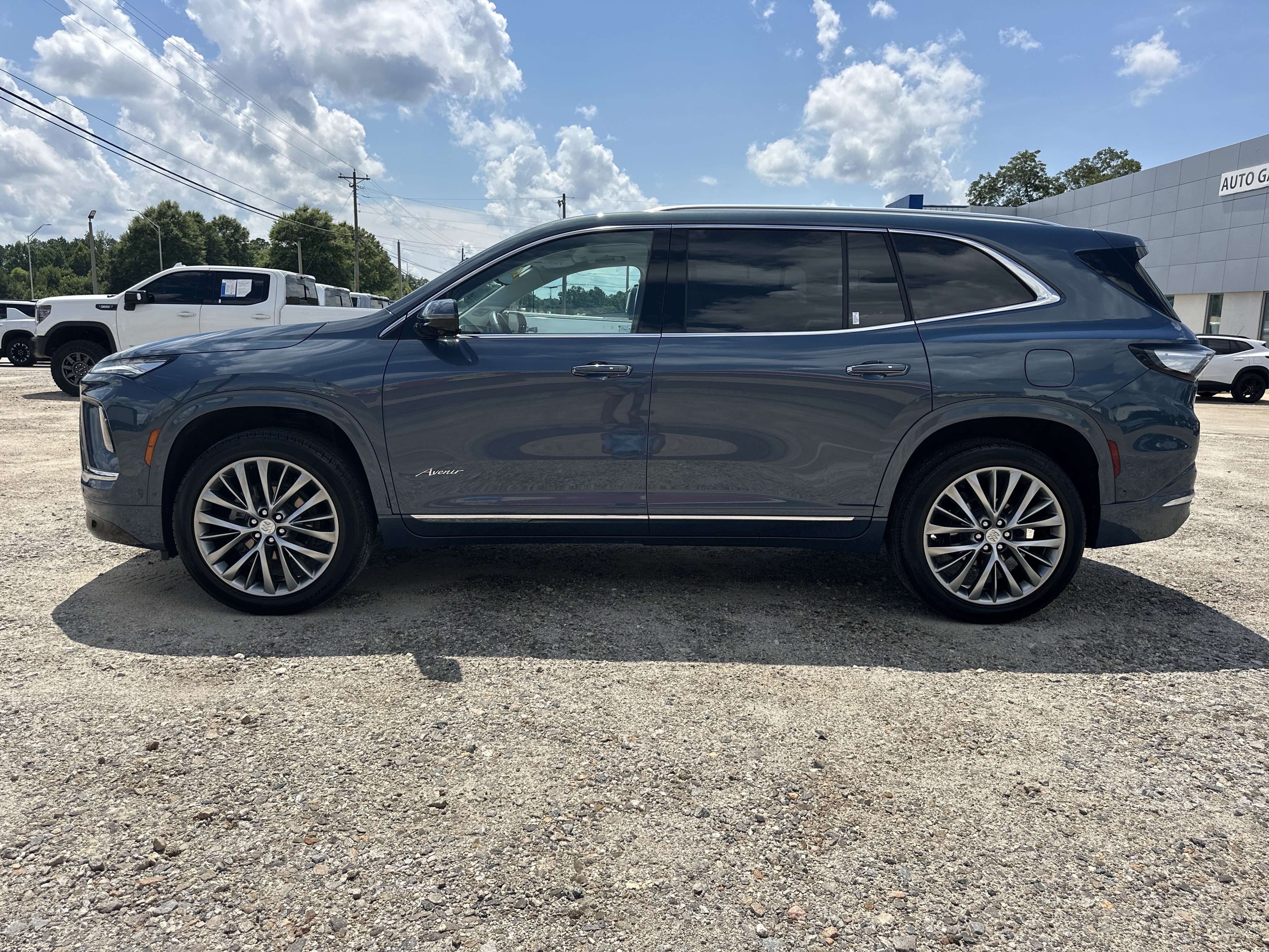 Certified 2025 Buick Enclave Avenir w/ Super Cruise Package AWD/4WD image 9