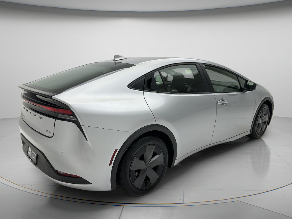 Used 2025 Toyota Prius LE FWD image 5