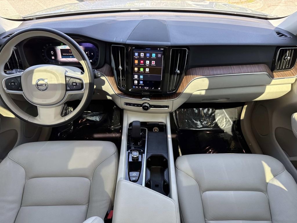 Used 2022 Volvo XC60 B5 Momentum w/ Climate Package image 19