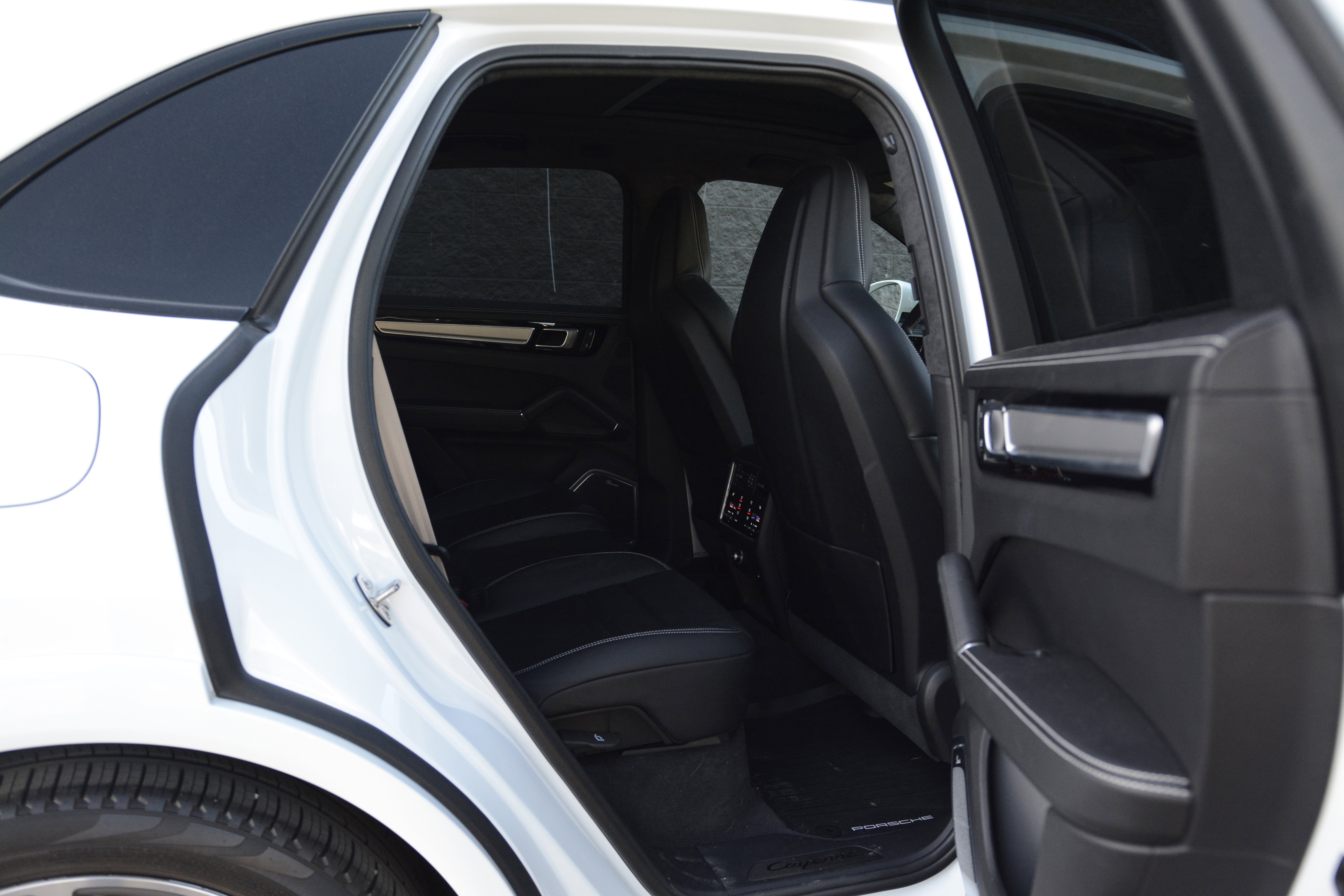 Certified 2022 Porsche Cayenne GTS AWD/4WD image 30