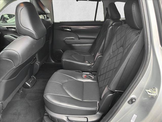 Certified 2020 Toyota Highlander Platinum AWD/4WD image 18