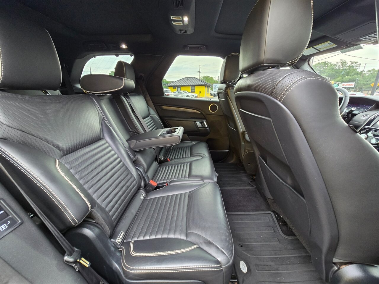 Used 2019 Land Rover Discovery HSE AWD/4WD image 17