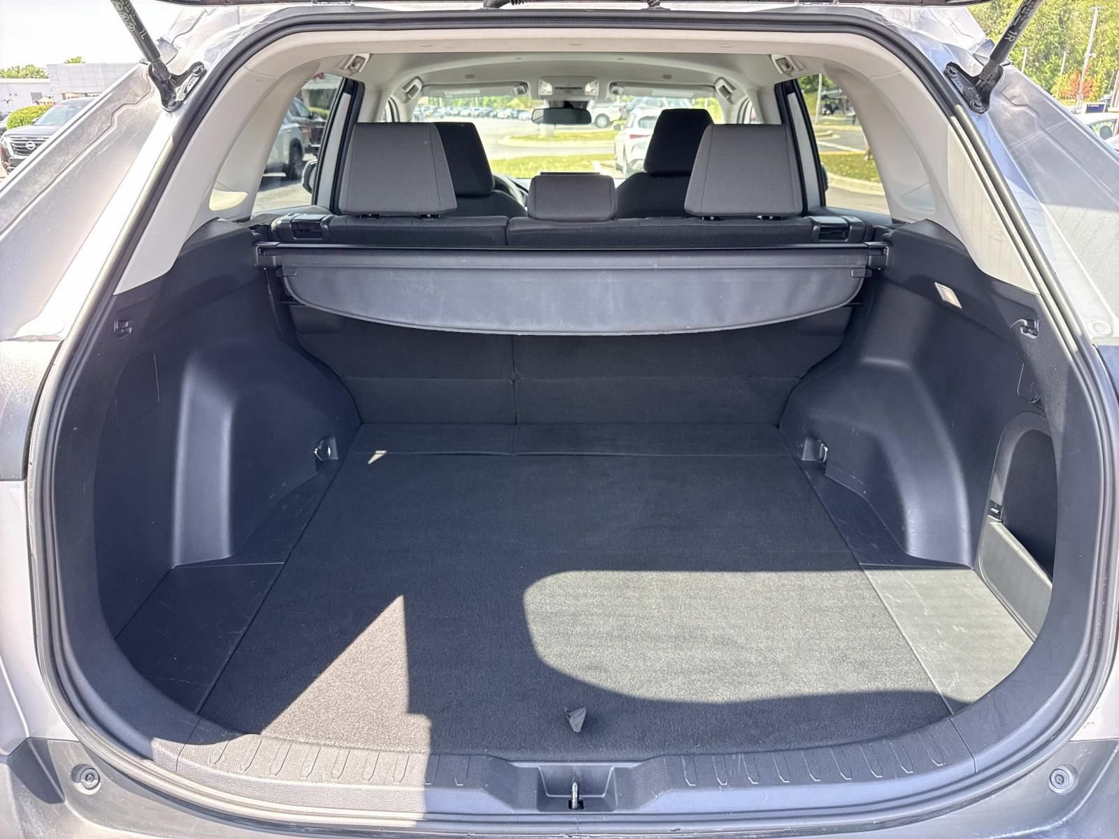 Used 2025 Toyota RAV4 XLE AWD/4WD image 27