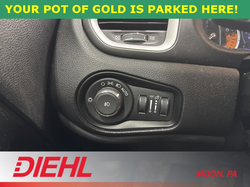 Used 2018 Jeep Renegade Latitude w/ Cold Weather Group image 20