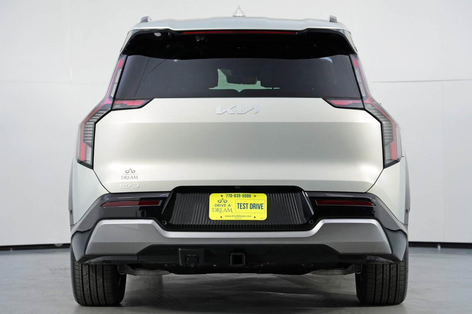 Used 2024 Kia EV9 Land image 11