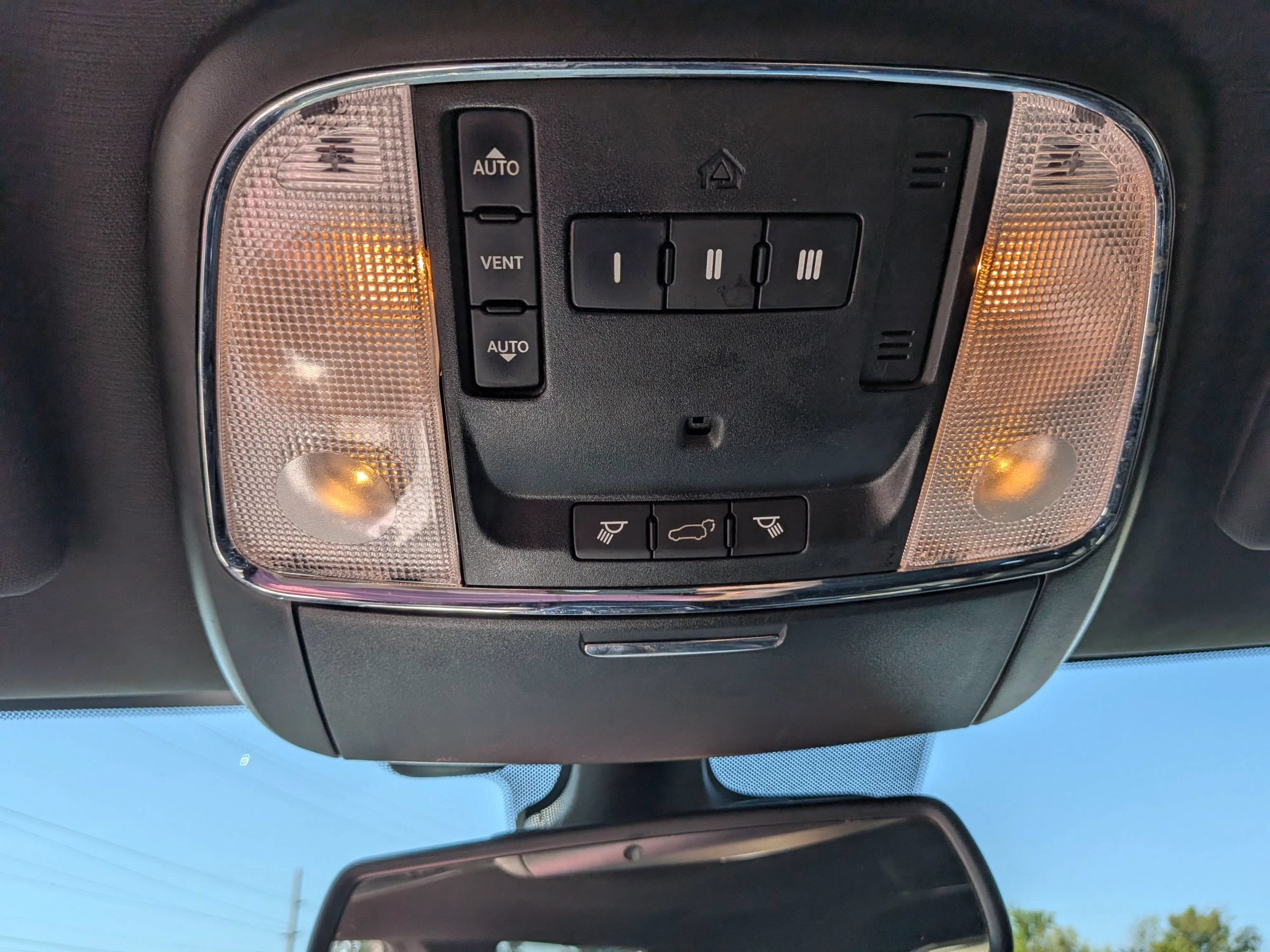 Used 2016 Dodge Durango R/T w/ Technology Group AWD/4WD image 26