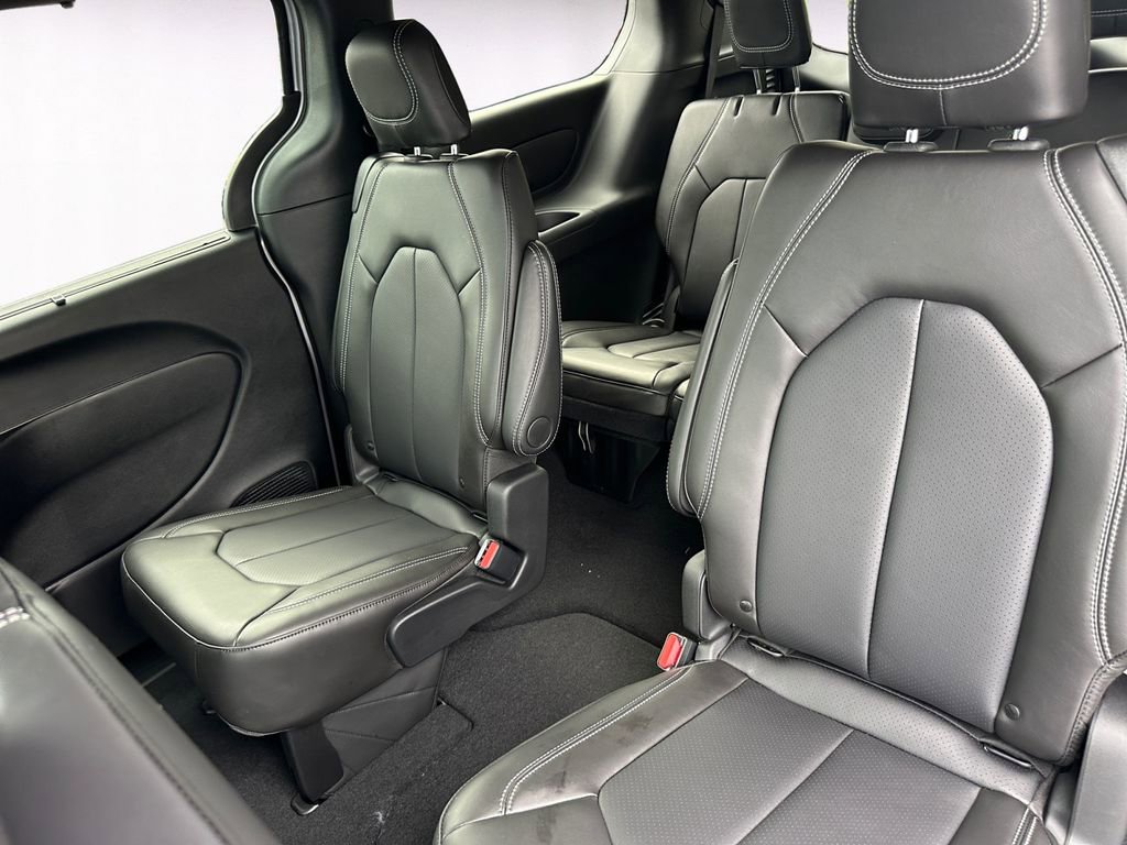 New 2026 Chrysler Pacifica Select image 13