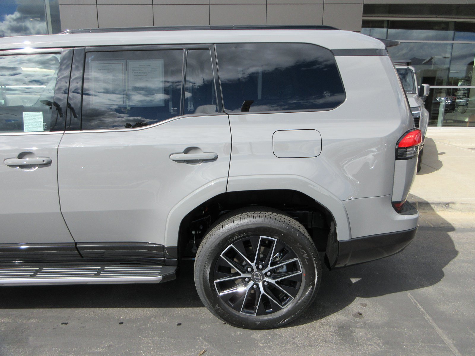 Used 2026 Lexus GX 550 w/ Cold Area Package AWD/4WD image 4