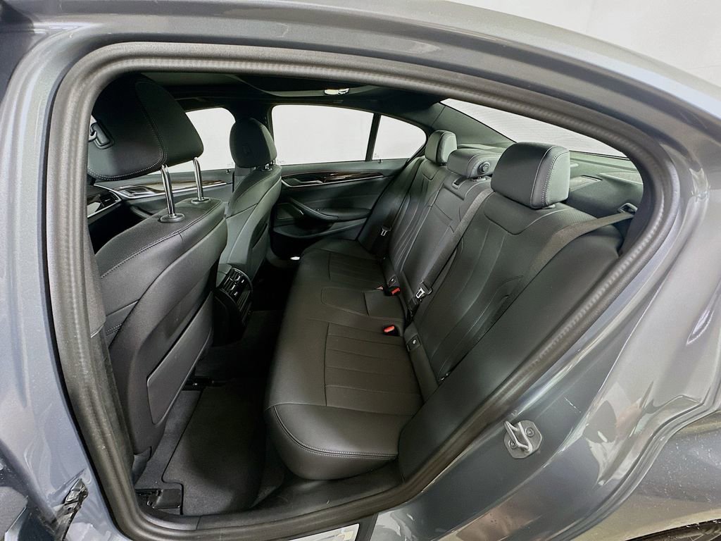 Used 2023 BMW 540i w/ Premium Package image 14