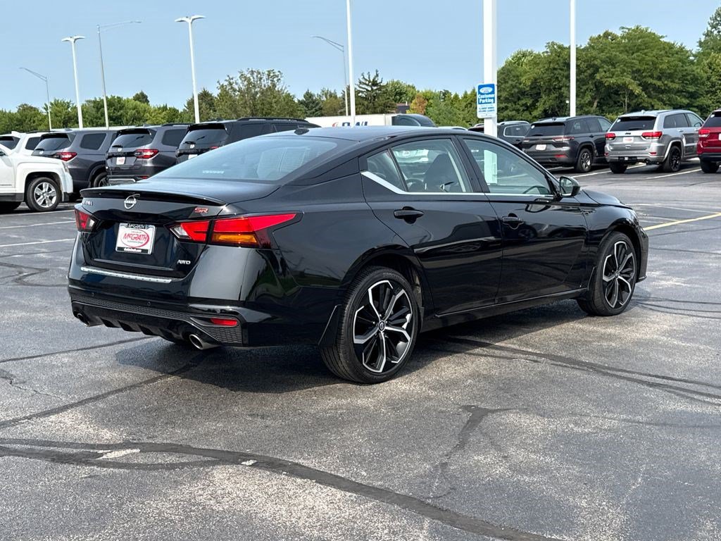 Used 2023 Nissan Altima 2.5 SR AWD/4WD image 11
