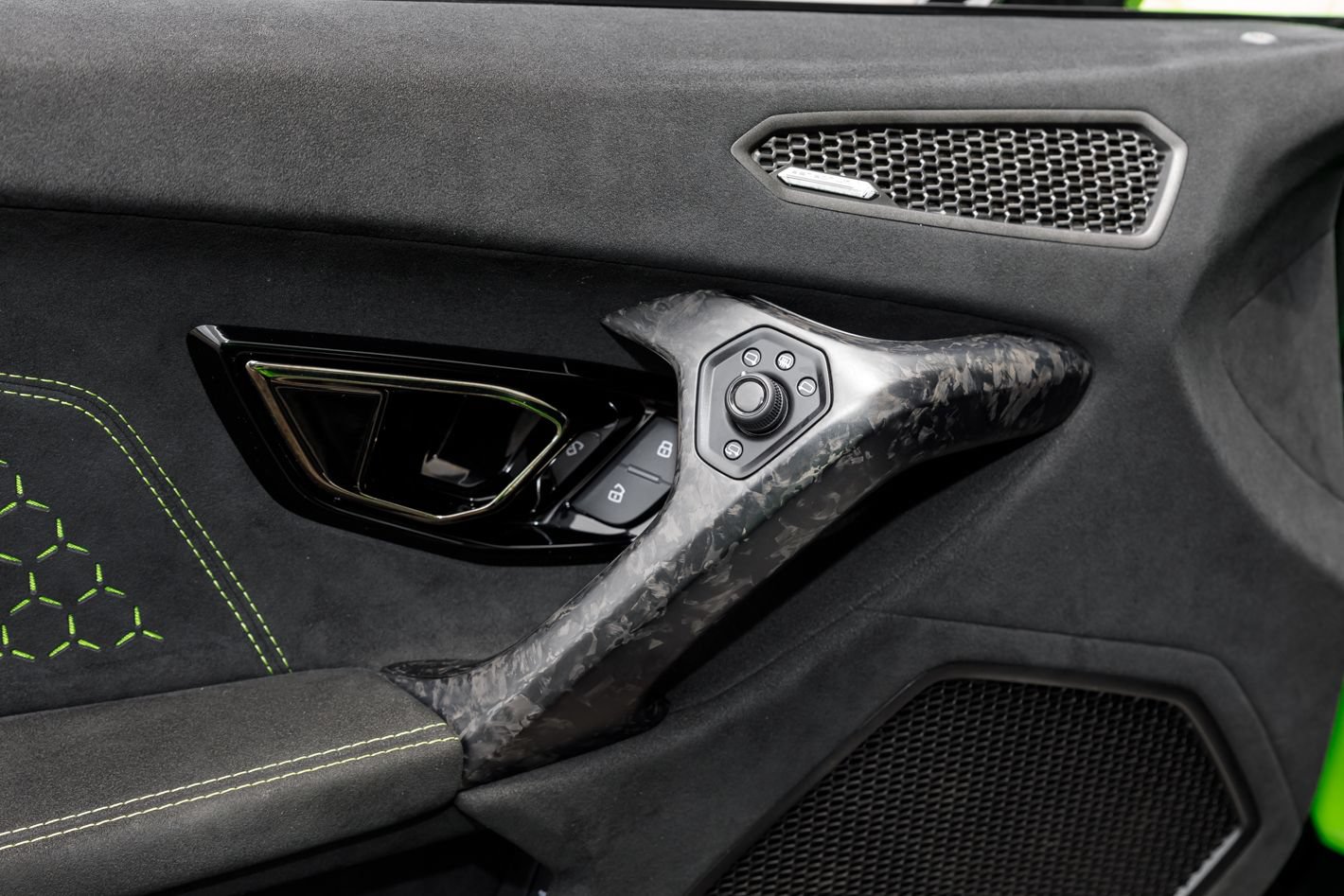 Used 2018 Lamborghini Huracan Performante AWD/4WD image 45