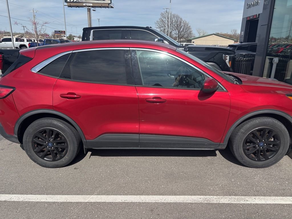 Used 2020 Ford Escape SE image 4