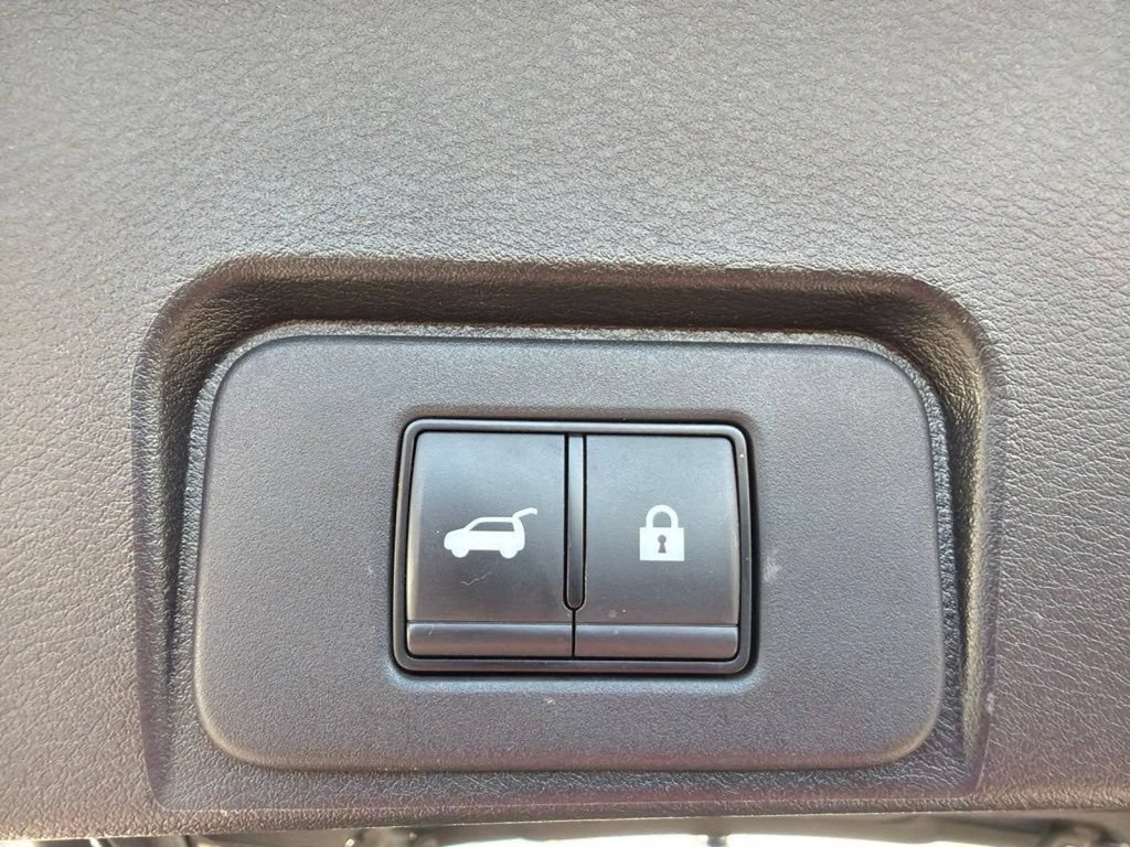 Used 2024 Nissan Rogue SV FWD image 14