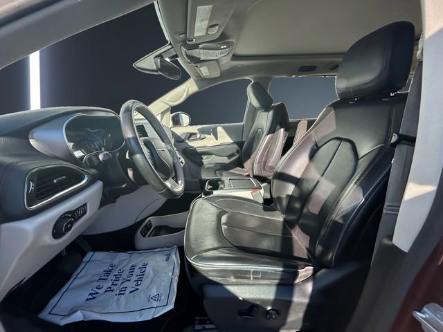Used 2019 Chrysler Pacifica Limited image 9