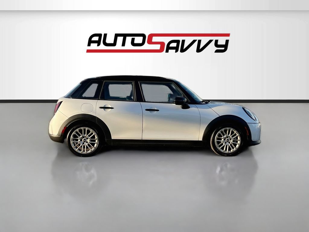 Used 2025 MINI Cooper 4-Door Hardtop FWD image 8