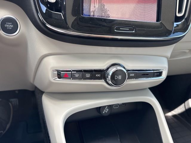 New 2026 Volvo XC40 B5 Plus w/ Protection Package Premier image 31