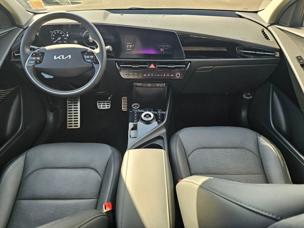 Certified 2023 Kia Niro Wave w/ Wave Preserve Package image 9