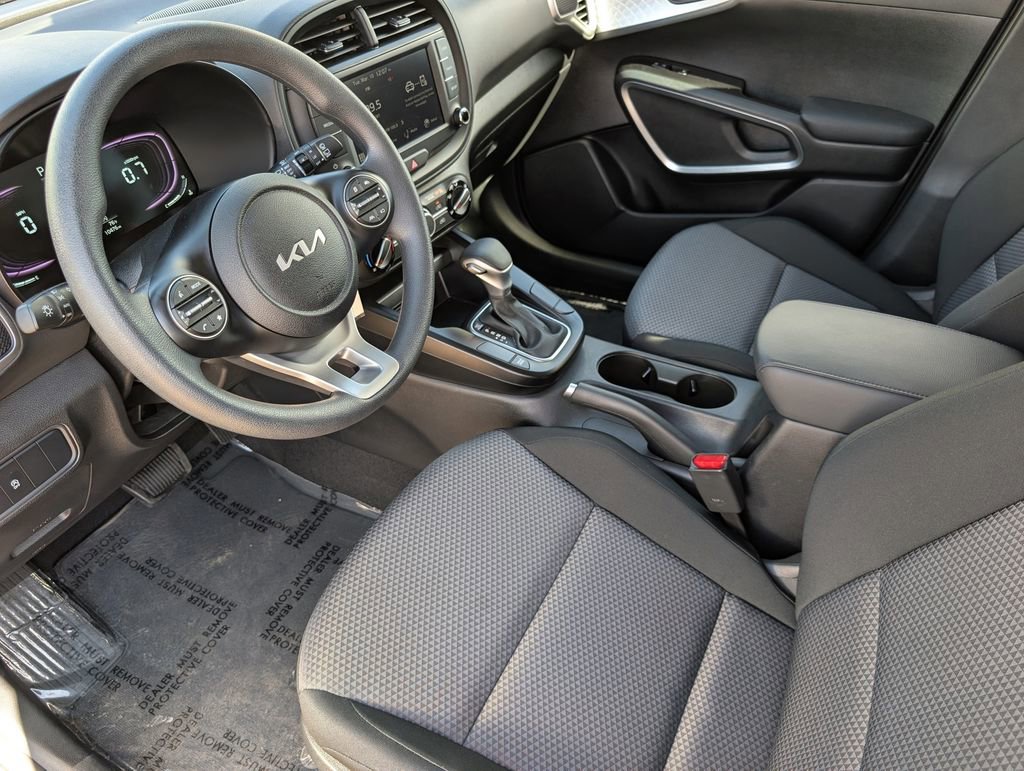 Certified 2025 Kia Soul LX image 14