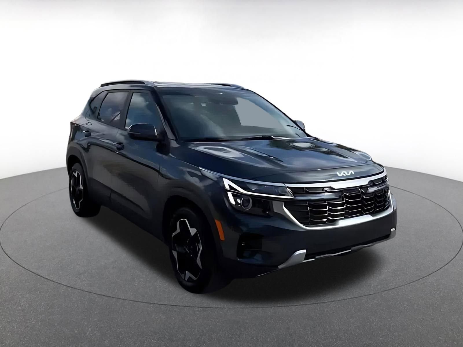 Used 2025 Kia Seltos S image 3