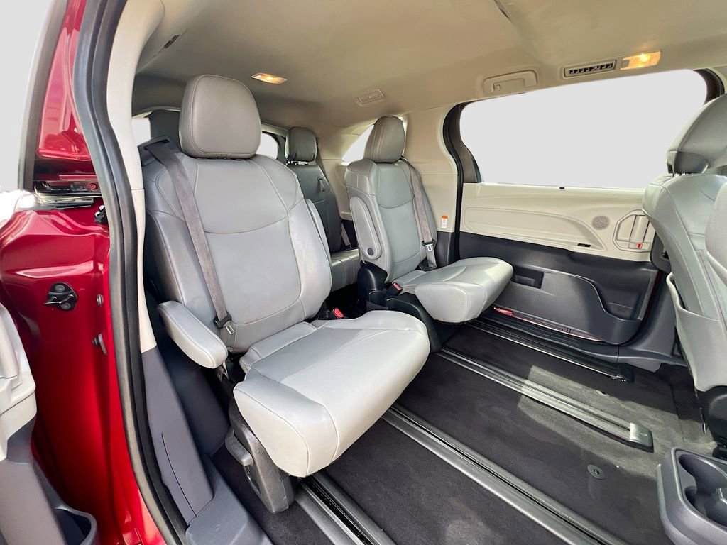 Used 2023 Toyota Sienna XLE image 24