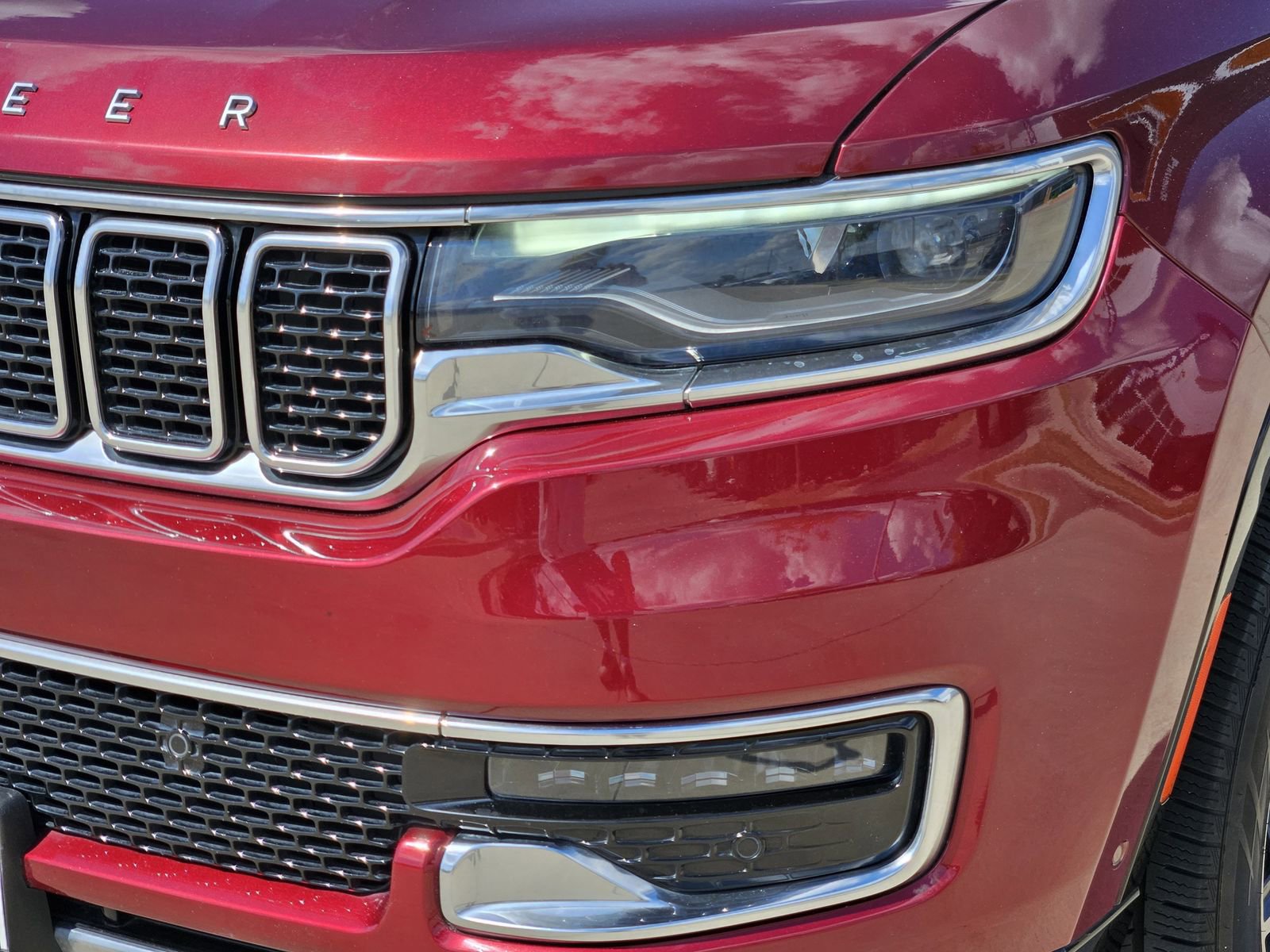 Used 2023 Jeep Wagoneer L Series III w/ Preferred Equipment Group image 12