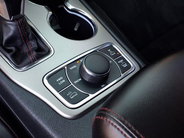 Used 2017 Jeep Grand Cherokee Trailhawk AWD/4WD image 18