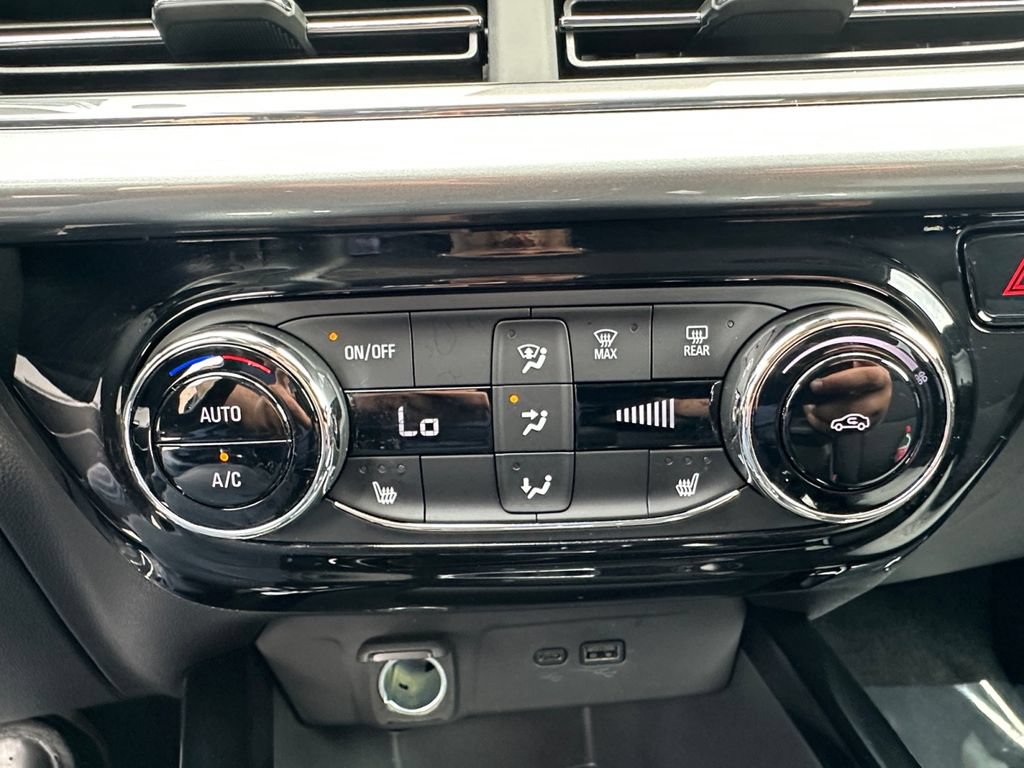 Used 2025 Chevrolet Trax LT w/ Driver Confidence Package FWD image 20