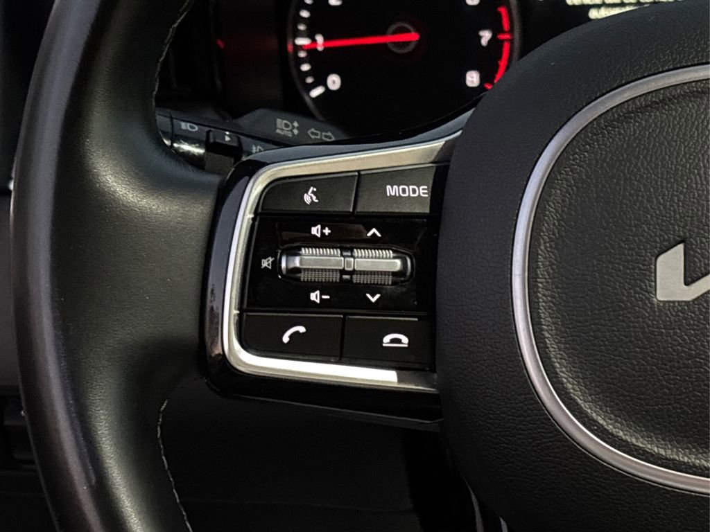 Certified 2022 Kia Sorento SX image 37