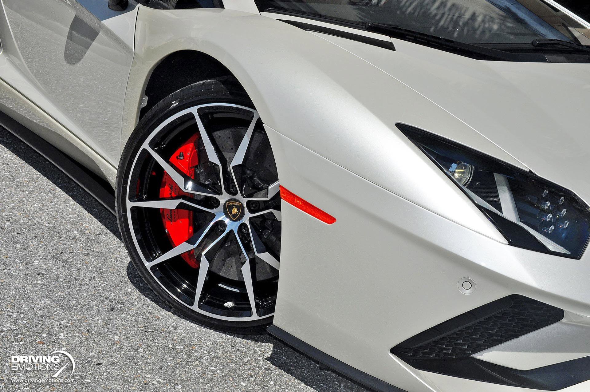 Used 2017 Lamborghini Aventador S image 5