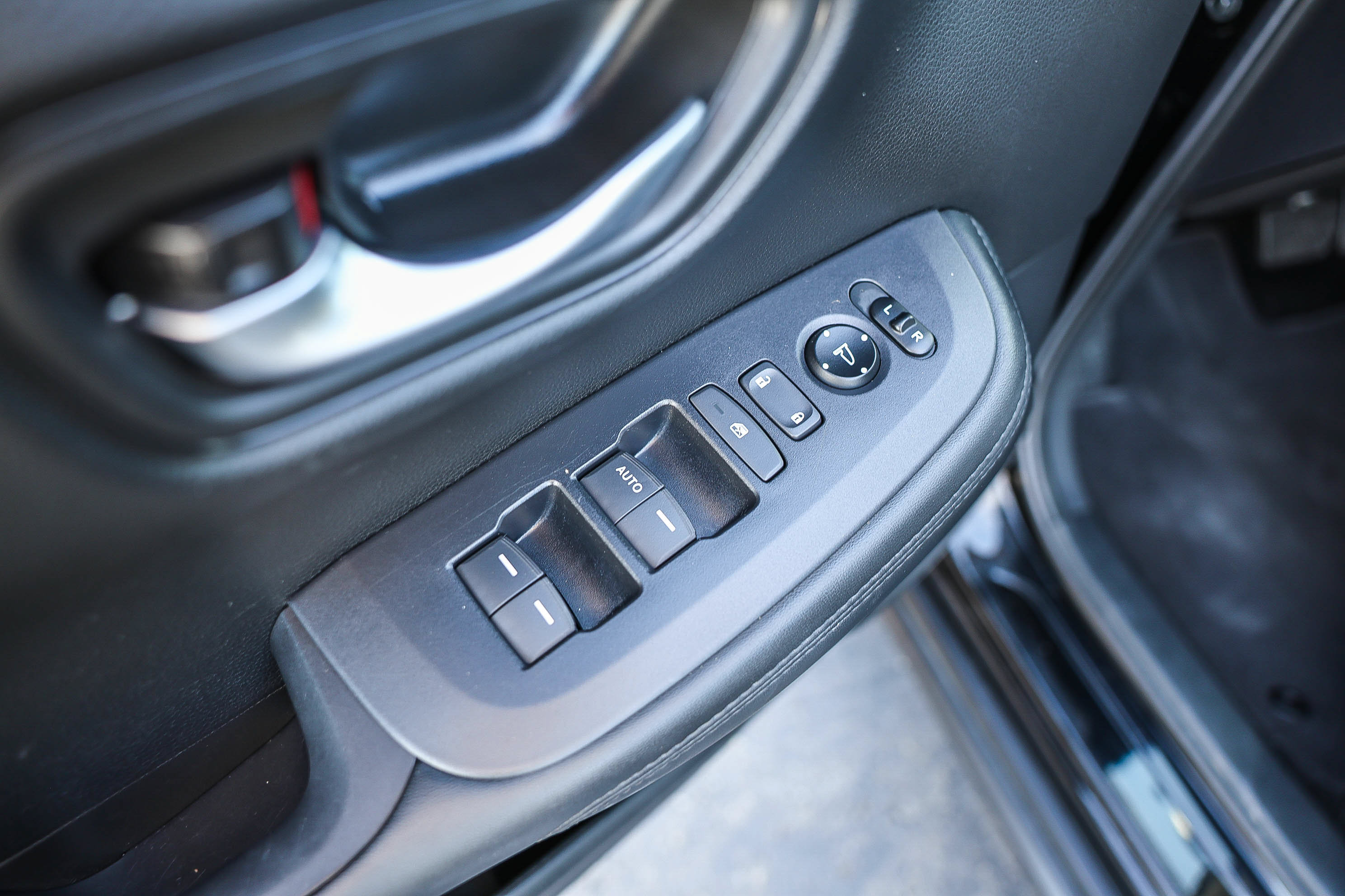 Certified 2025 Honda HR-V LX image 10