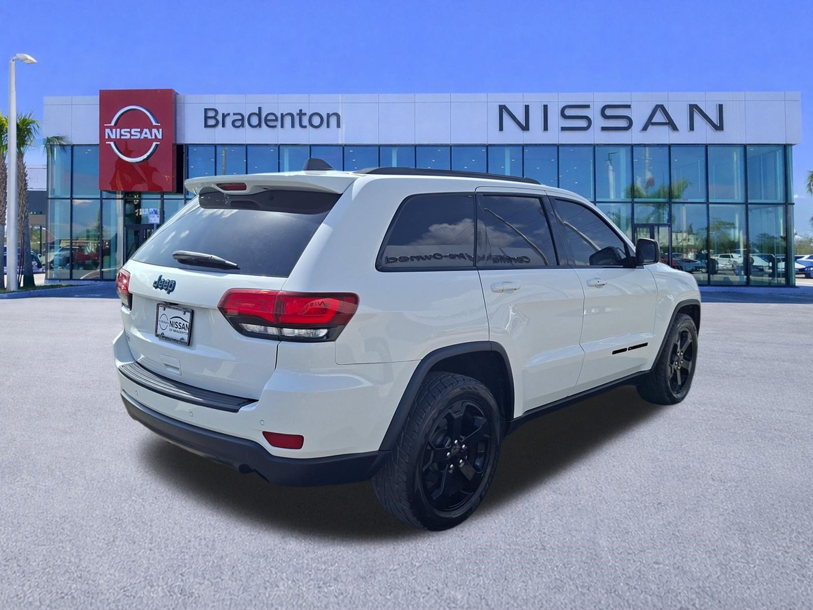 Used 2019 Jeep Grand Cherokee Laredo RWD image 5