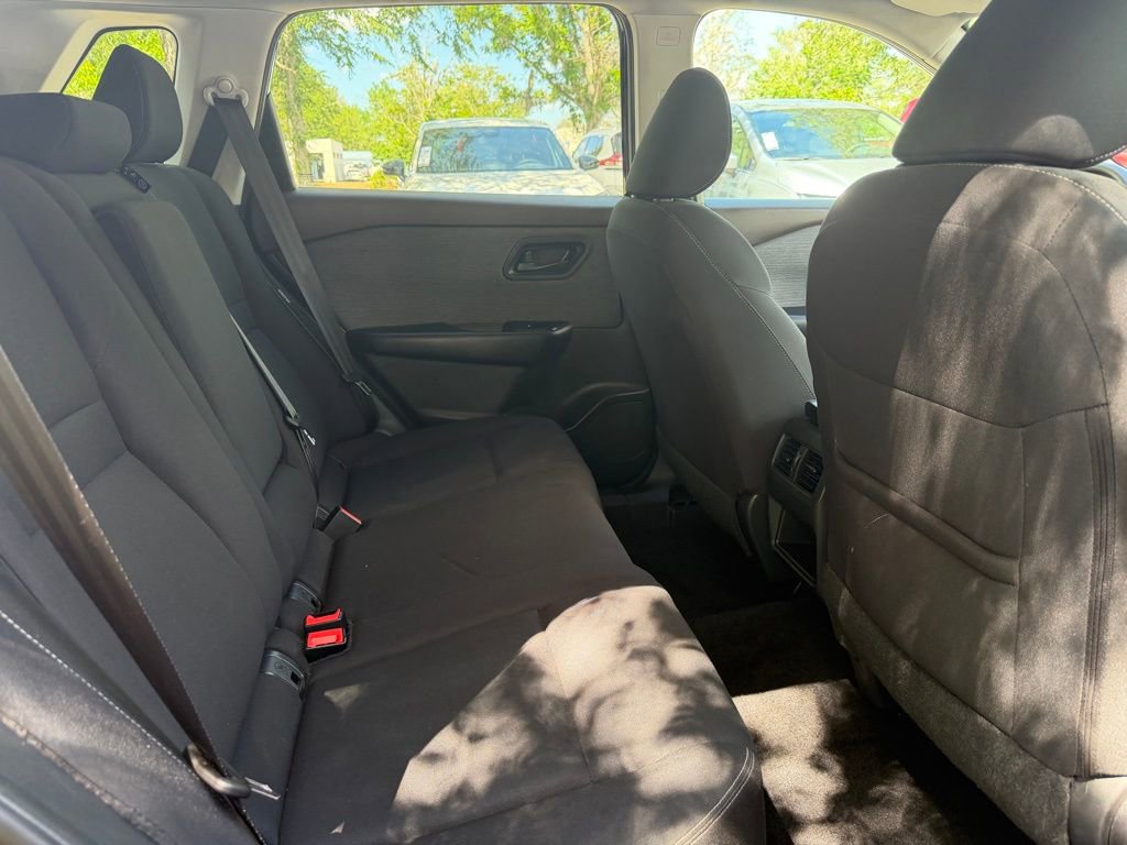 Used 2023 Nissan Rogue S image 8