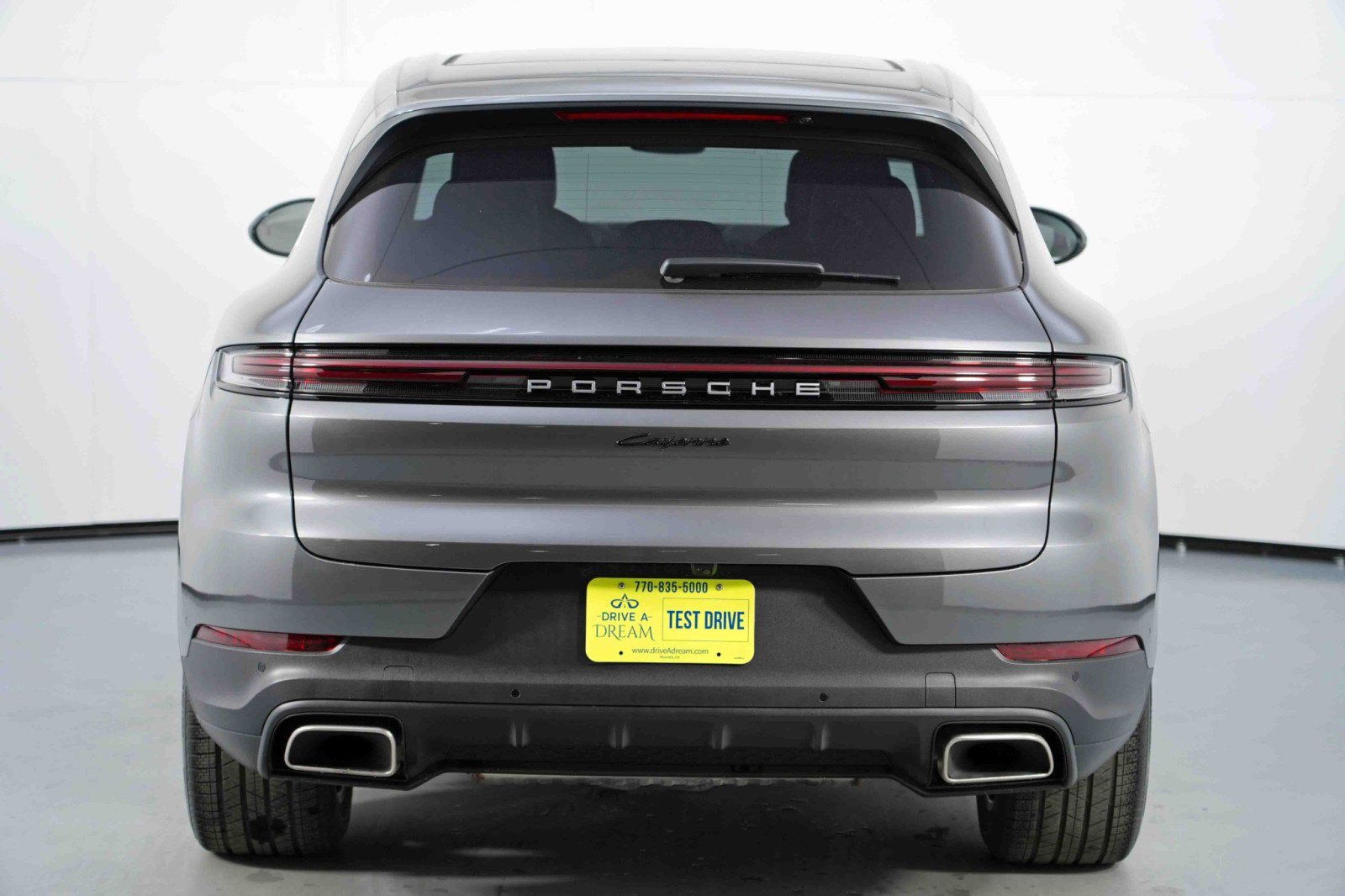 Used 2024 Porsche Cayenne w/ Technology Package image 56