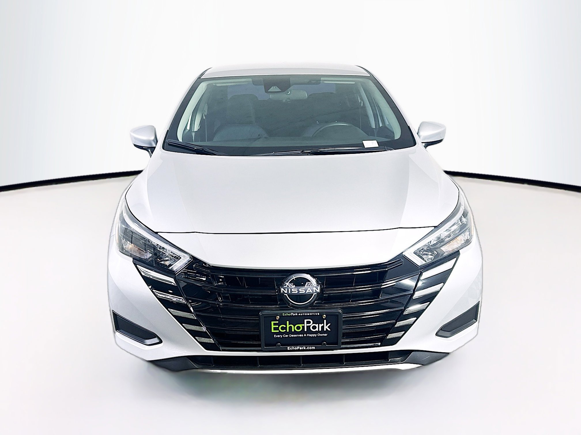 Used 2025 Nissan Versa SV w/ Trunk Package image 2