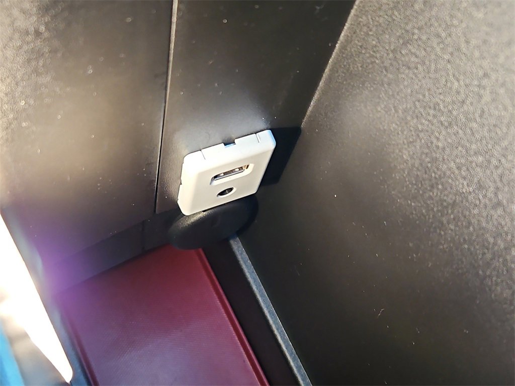 Used 2015 Chevrolet Equinox LT w/ Driver Convenience Package image 18