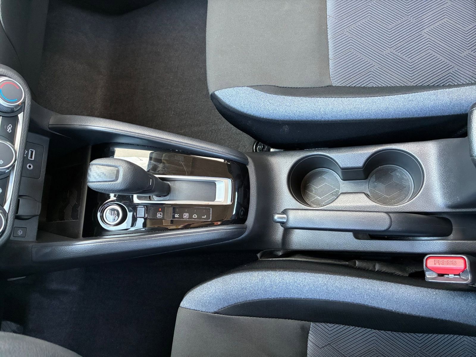 Used 2025 Nissan Versa SV FWD image 39