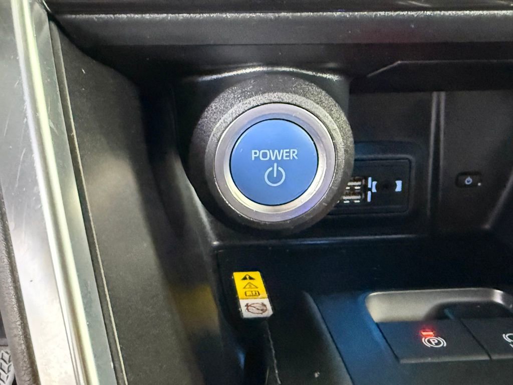 Certified 2021 Toyota Venza LE image 31