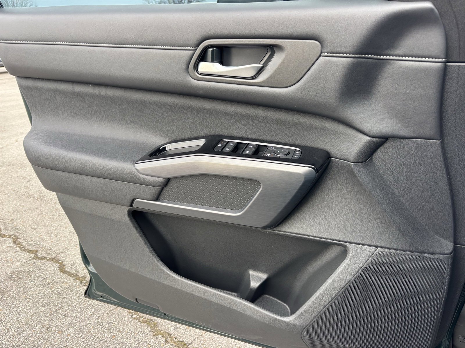 Used 2024 Nissan Pathfinder SL w/ SL Premium Package image 9