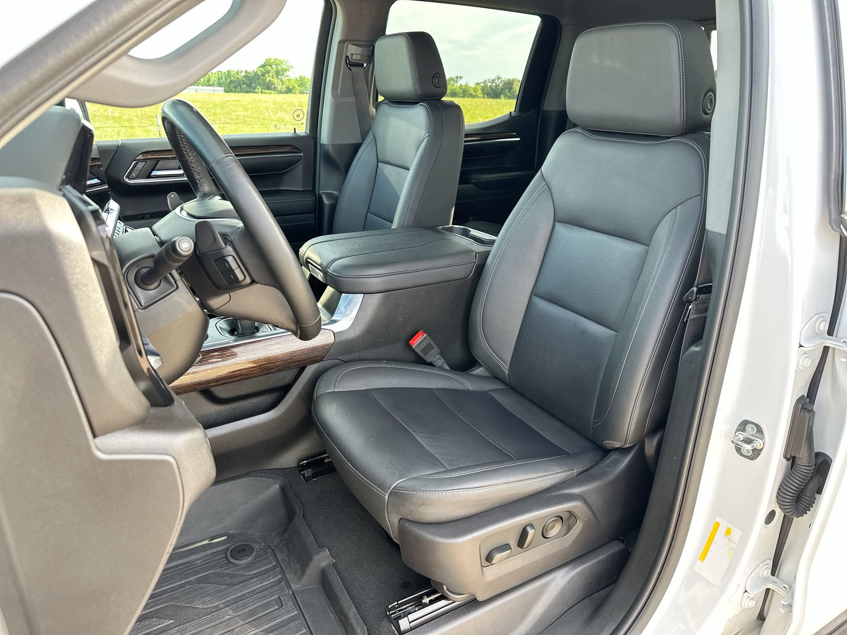 Used 2024 GMC Sierra 1500 Elevation w/ Elevation Premium Package AWD/4WD image 11