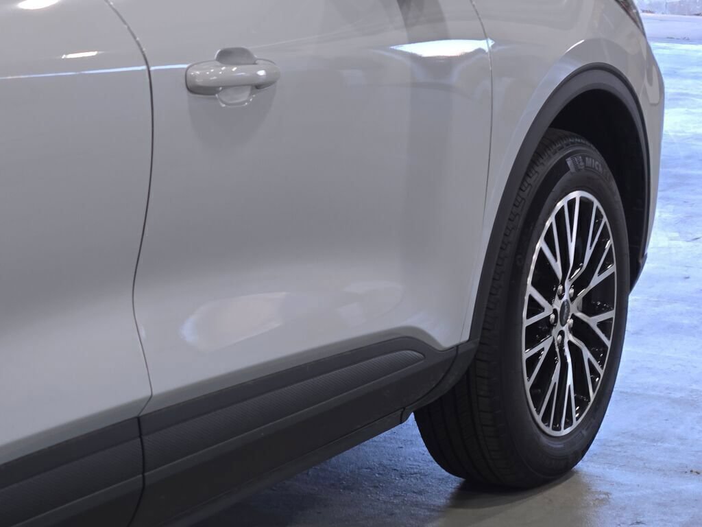 New 2025 Ford Escape SE w/ Class II Trailer Tow Package FWD image 15