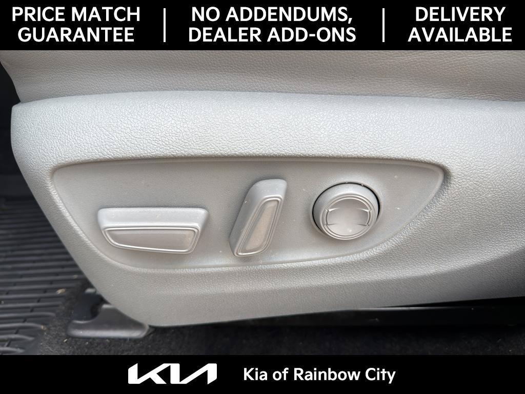 Used 2024 Toyota Highlander XLE FWD image 30