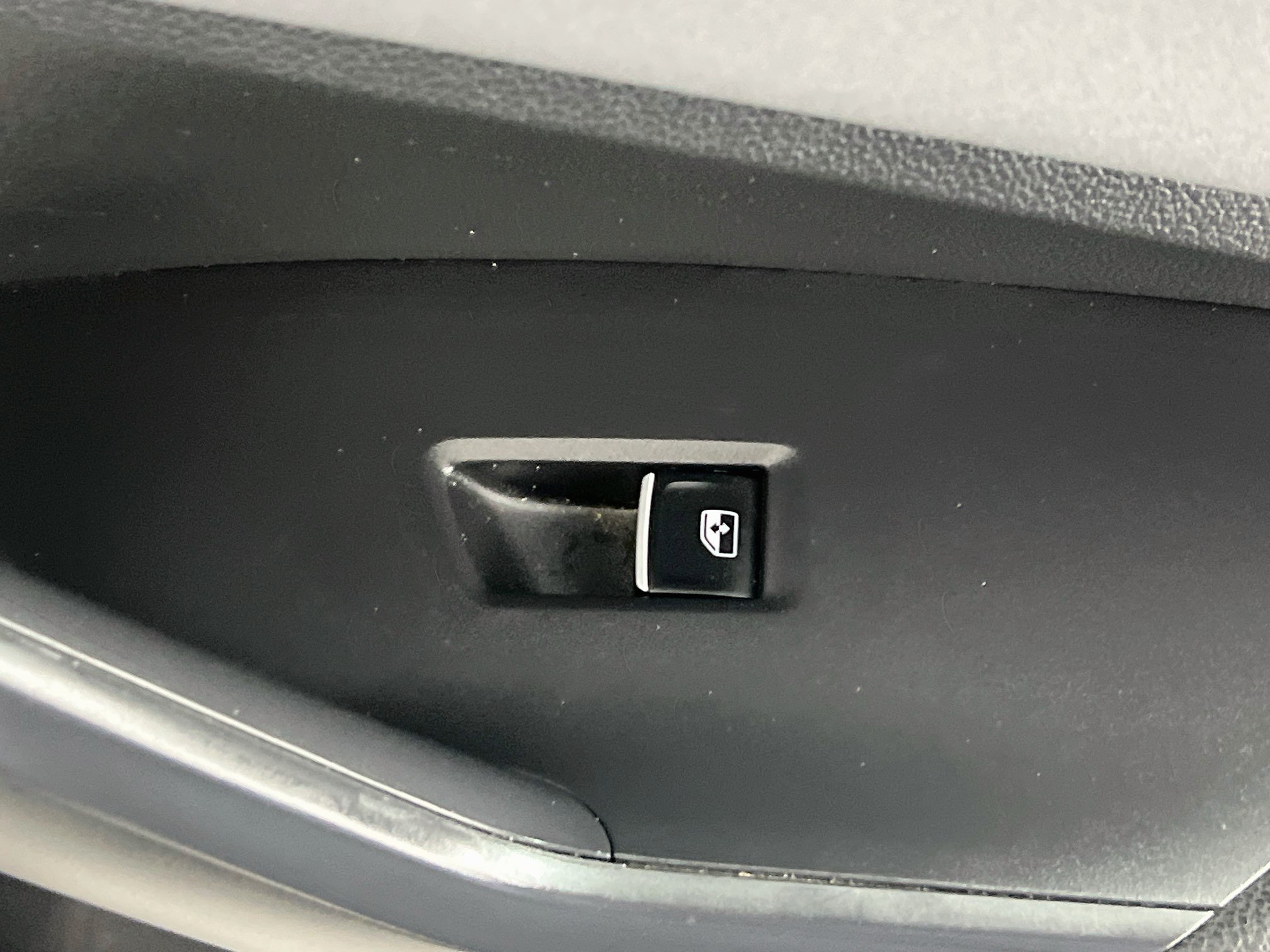 Used 2025 Volkswagen Jetta SE FWD image 31