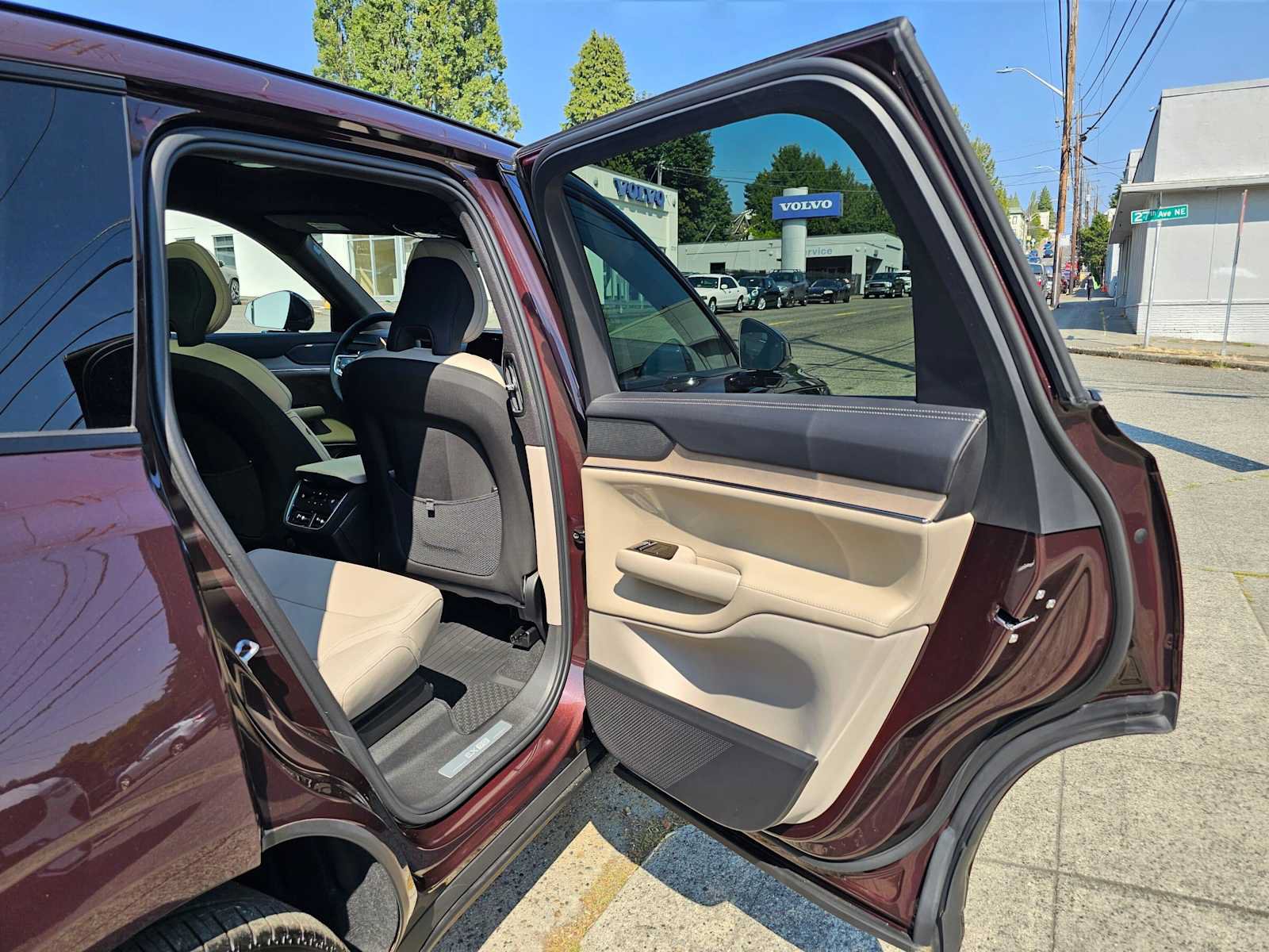 New 2026 Volvo EX90 Plus AWD/4WD image 13