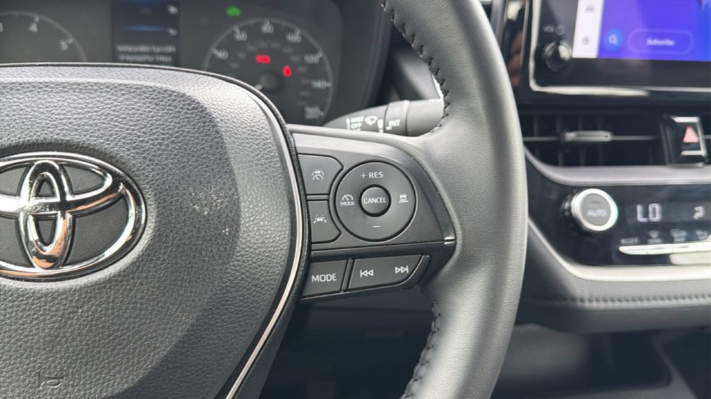 Certified 2025 Toyota Corolla SE FWD image 27