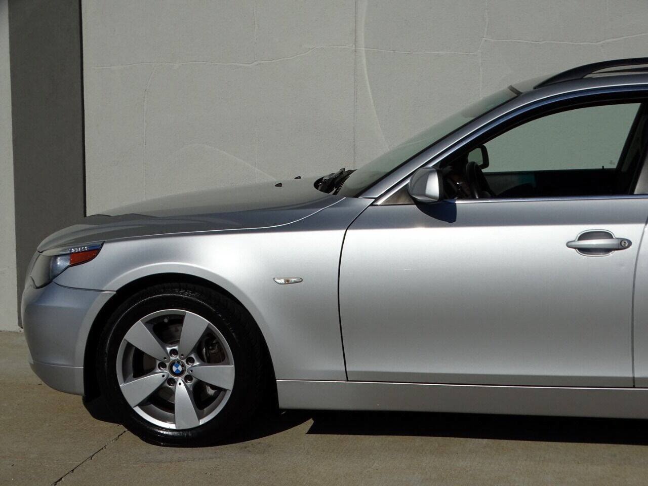 Used 2007 BMW 530xi Wagon AWD/4WD image 10
