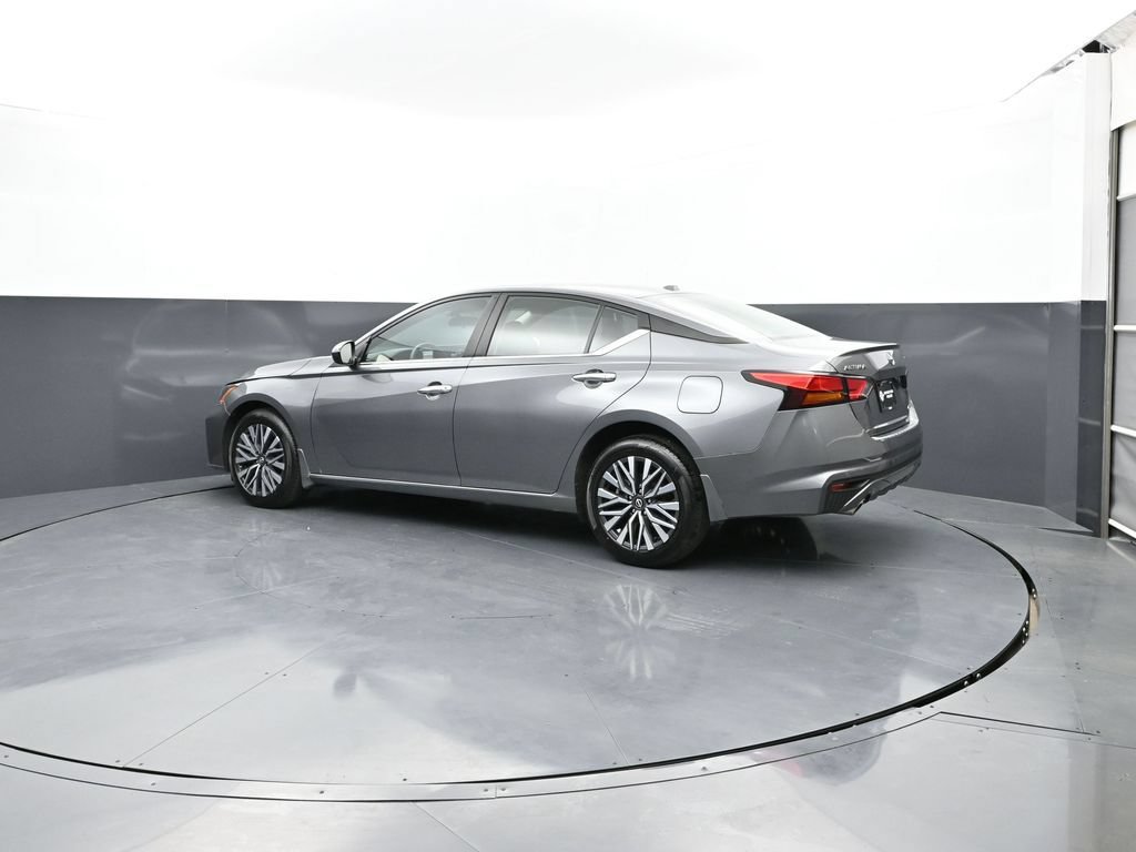 Certified 2023 Nissan Altima 2.5 SV w/ SV Premium Package AWD/4WD image 3