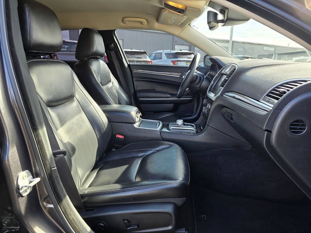 Used 2022 Chrysler 300 Touring L RWD image 16