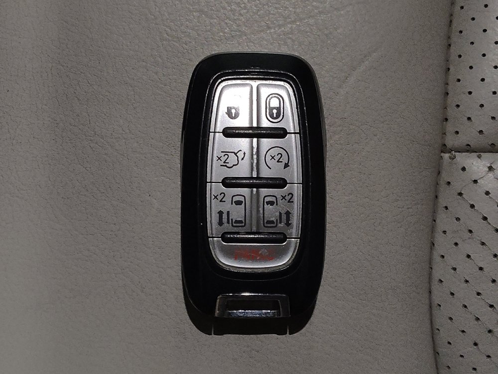 Used 2017 Chrysler Pacifica Touring-L Plus w/ Advanced Safetytec Group FWD image 32