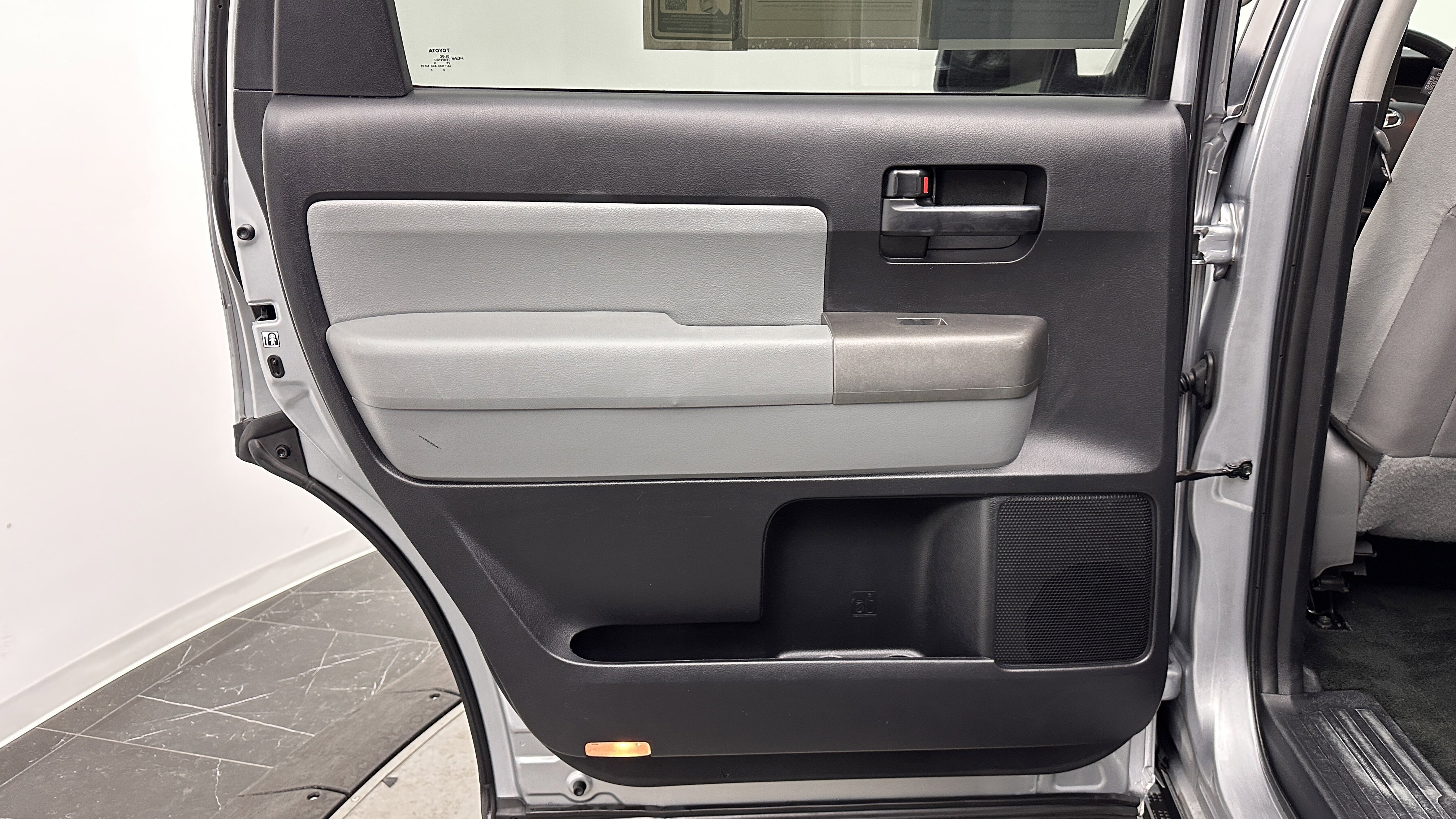 Used 2016 Toyota Sequoia SR5 image 23