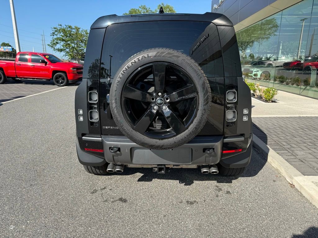 Used 2024 Land Rover Defender 90 Carpathian Edition image 3